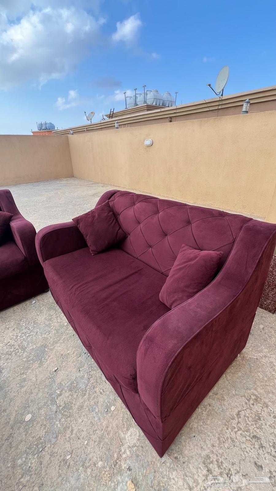 للبيع كنب وطاوله نظيفة64392101107201112