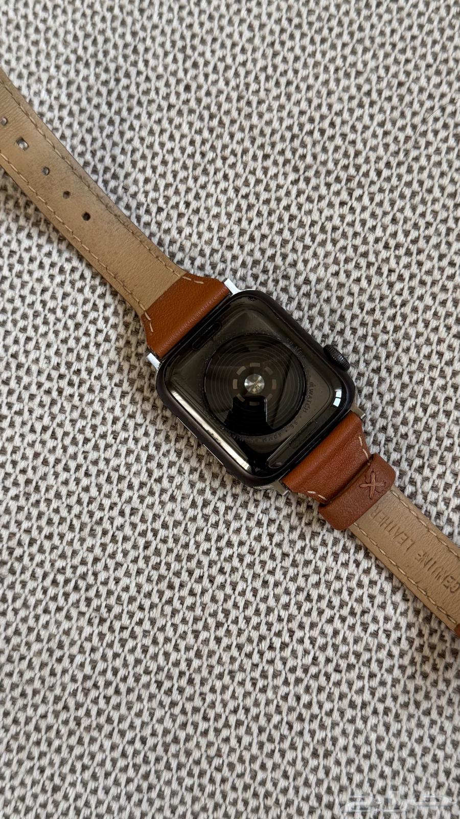 ساعة ابل حجم 40 مناسب للبنات ب600 ريال64398856117761113