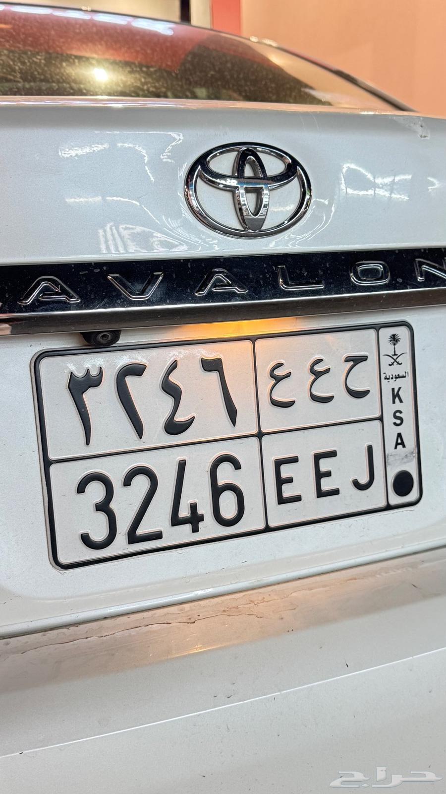 Distinctive plate with unique letter design64538909225475111