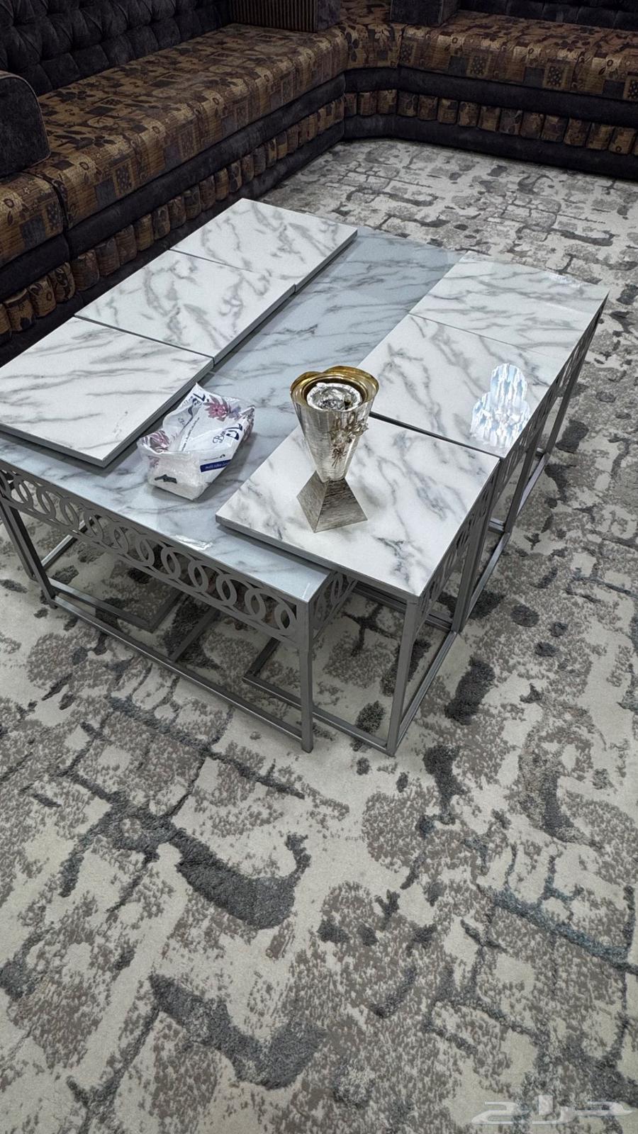 Sofa size 9x5 with a set of tables64393403466753111