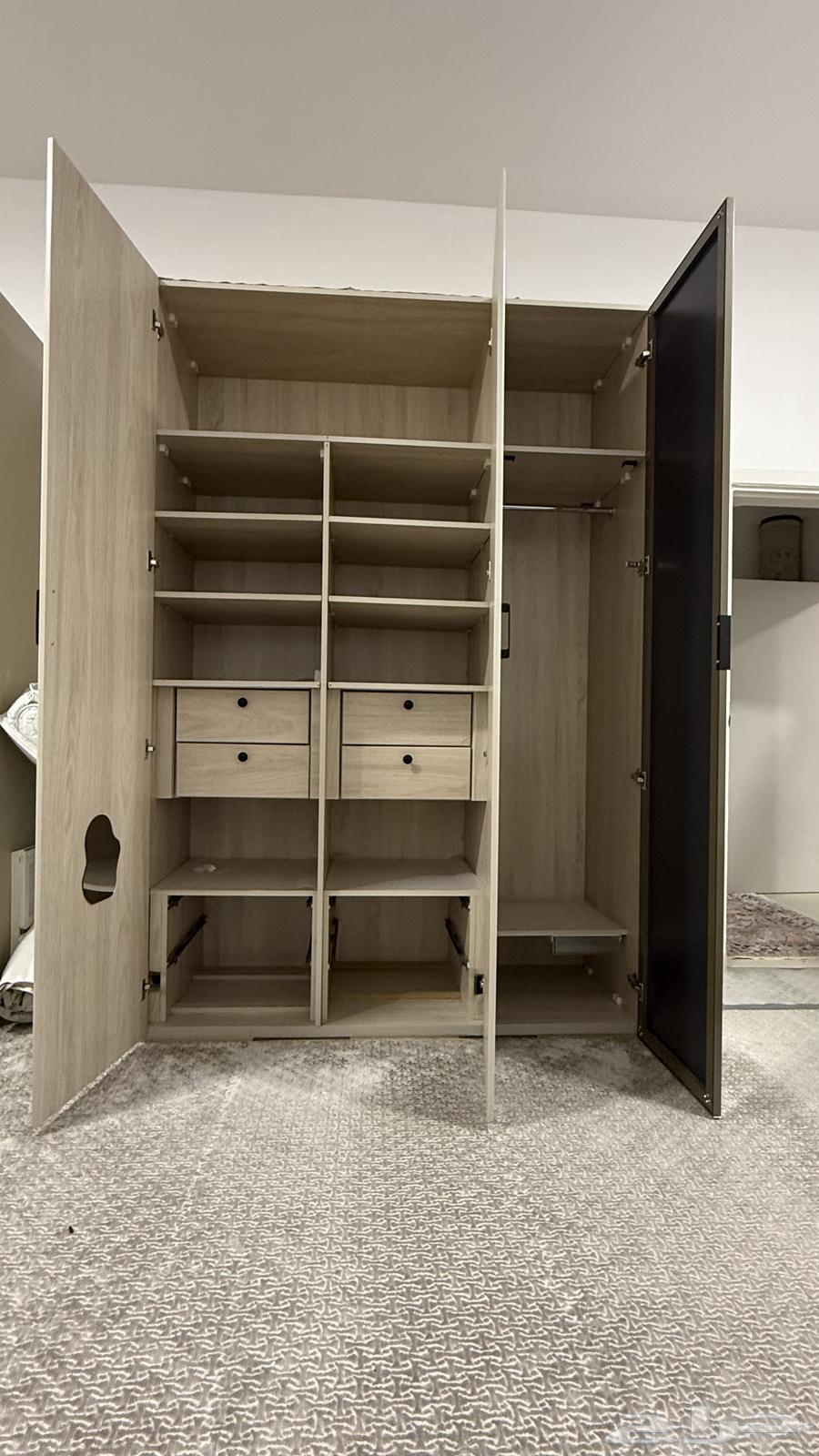 دولاب ملابس نظيف جدددا64380492355586110