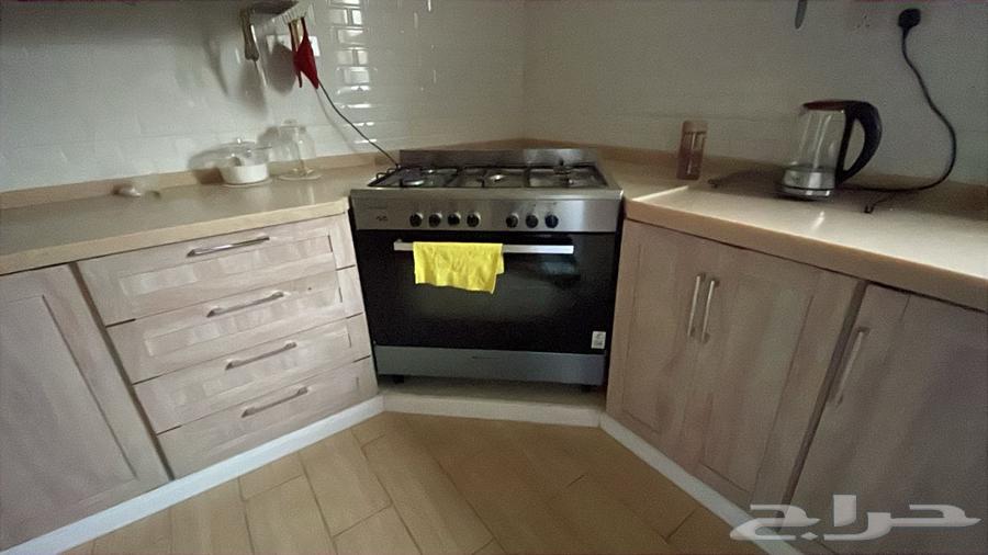 ثلاجه وفرن وكنب وفرش للبيع64388853579651111