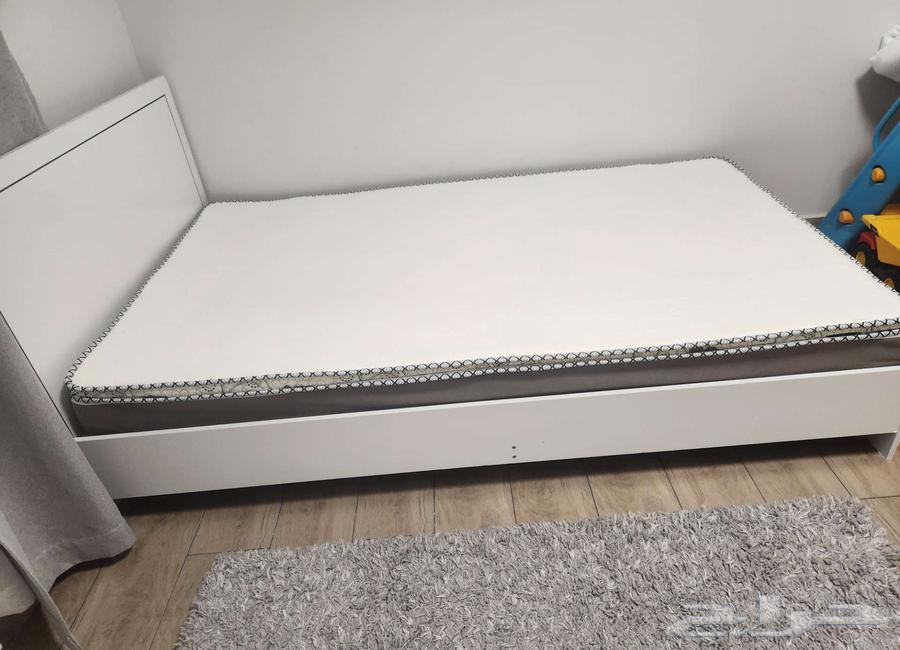 سرير هوم بوكس مع مرتبة شبه جديدة64381342838915111