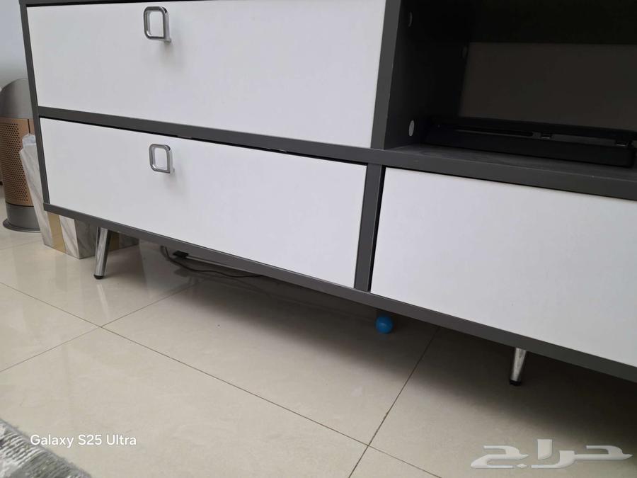 طاولة تلفزيون للبيع لون رمادي وابيض64384506998273114