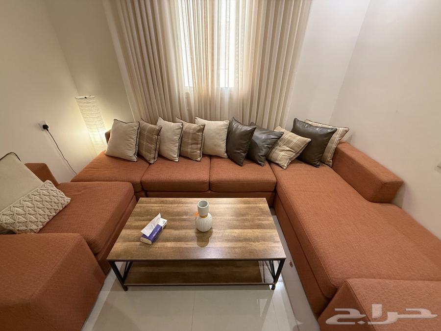 كنب L نظيف مع طاولات   استعمال خفيف64384855797377111