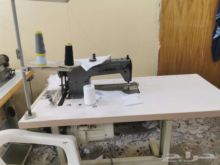 مكائن خياطة ومانيكان وطاولة للبيع64385928718722113