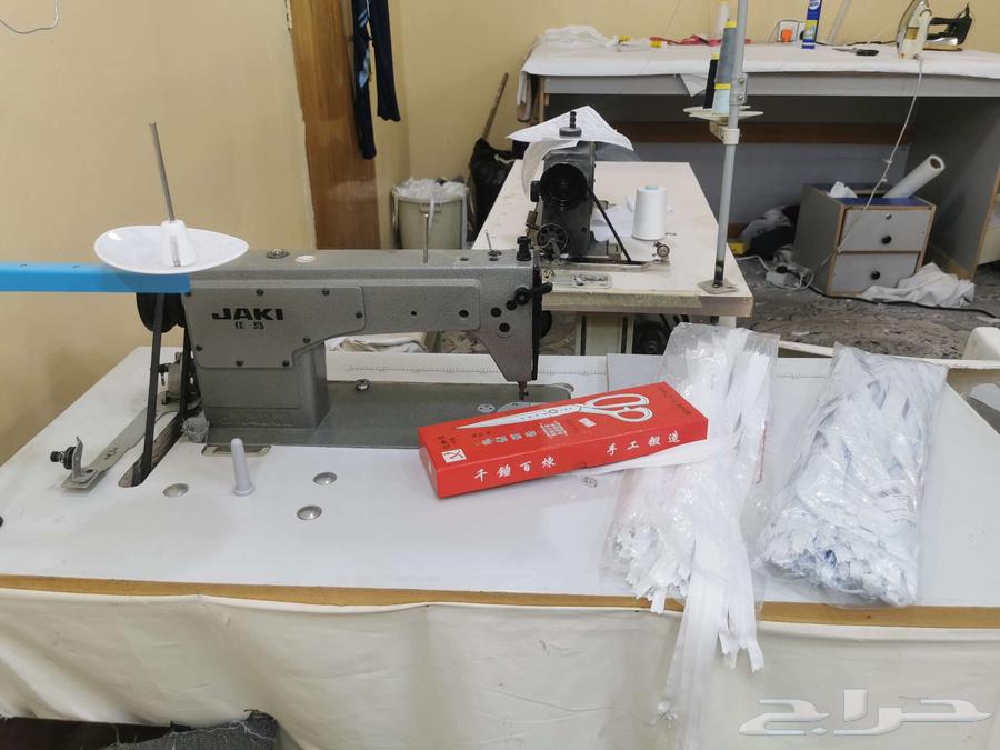مكائن خياطة ومانيكان وطاولة للبيع64385928718722110