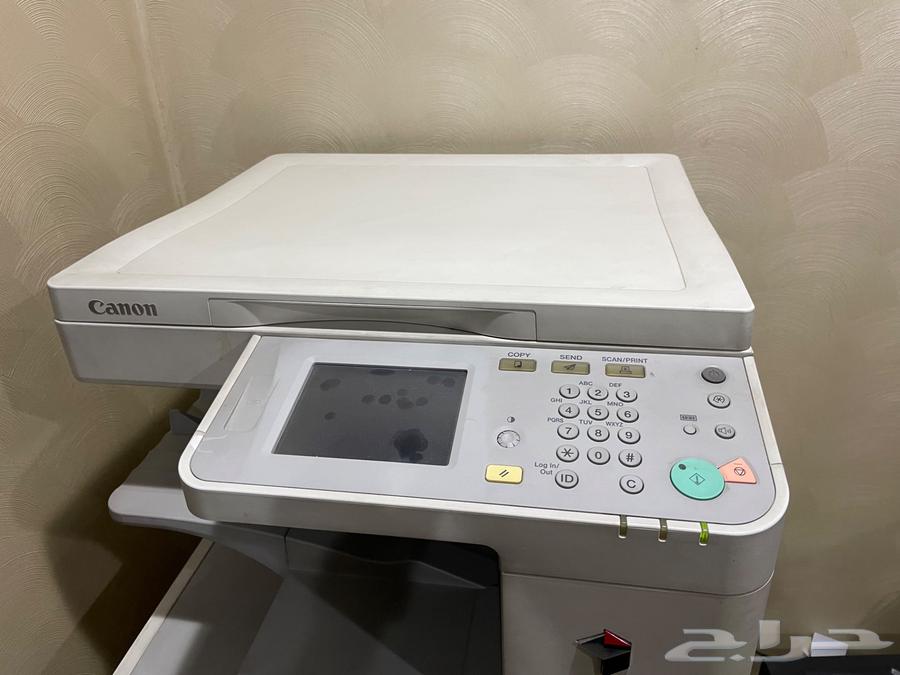 اثاث مكتبي بحاله جيد مع طباعه ليرز كبيره64388784654594112