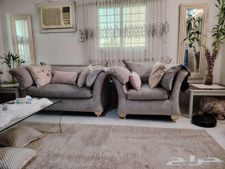 كنب نظيف للبيع بسعر مناسب64390375012993111