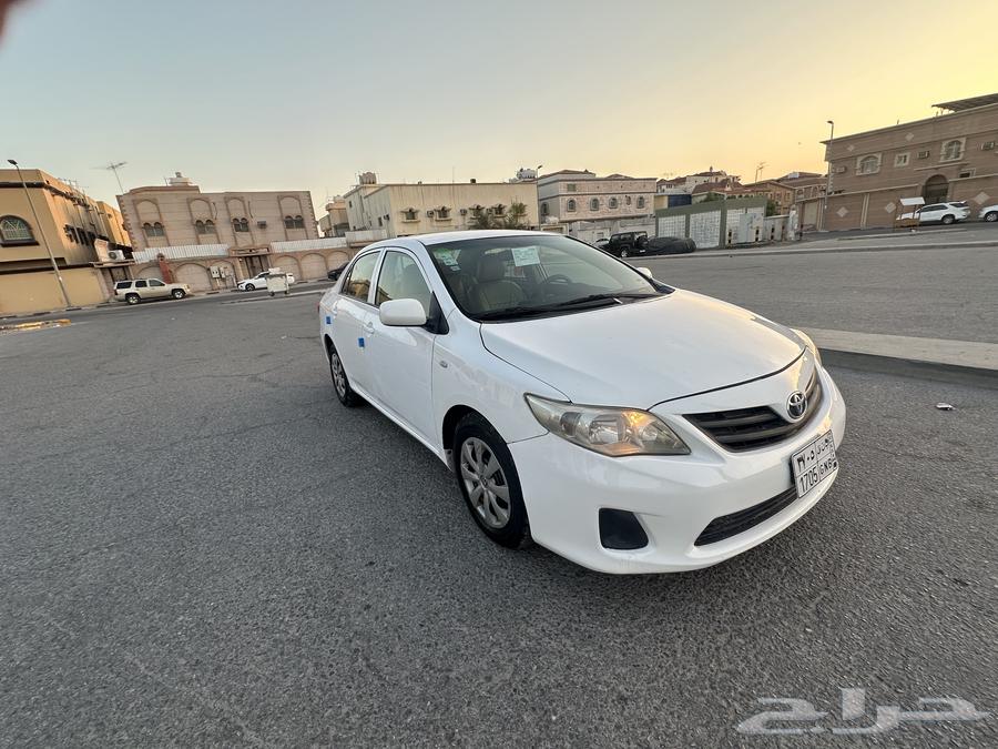 كورلا المديل 2013 الون ابيض قير عادي للبيع64522345240322110