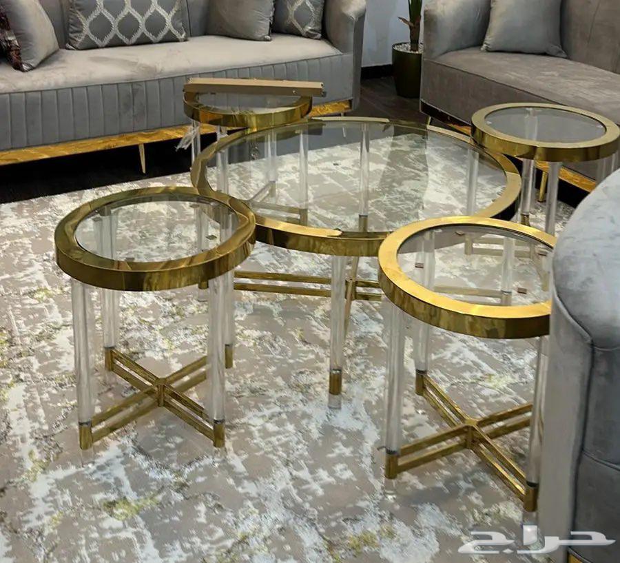 طاولة مع اربع طوايل خدمه للبيع الموقع صامطة64386096332675110