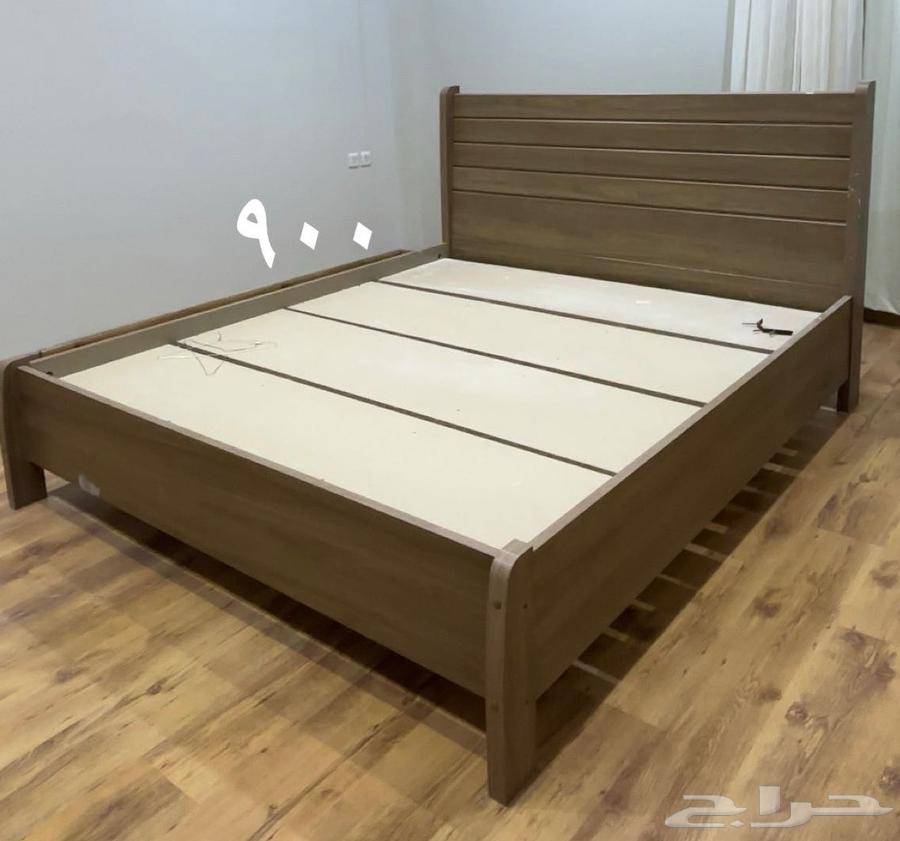 Bed and floor table with 6 serving tables64388592008961110