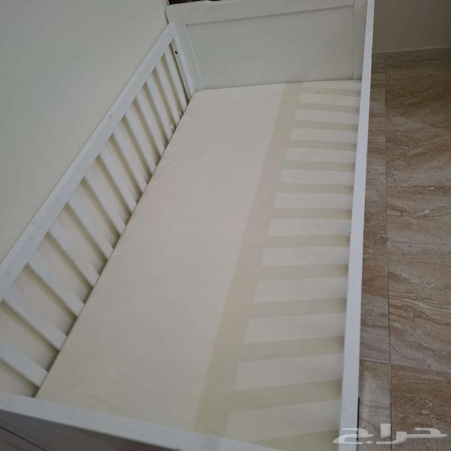 للبيع مستعجل  سرير أطفال وألعاب وأغراض منزلية64386207013889111