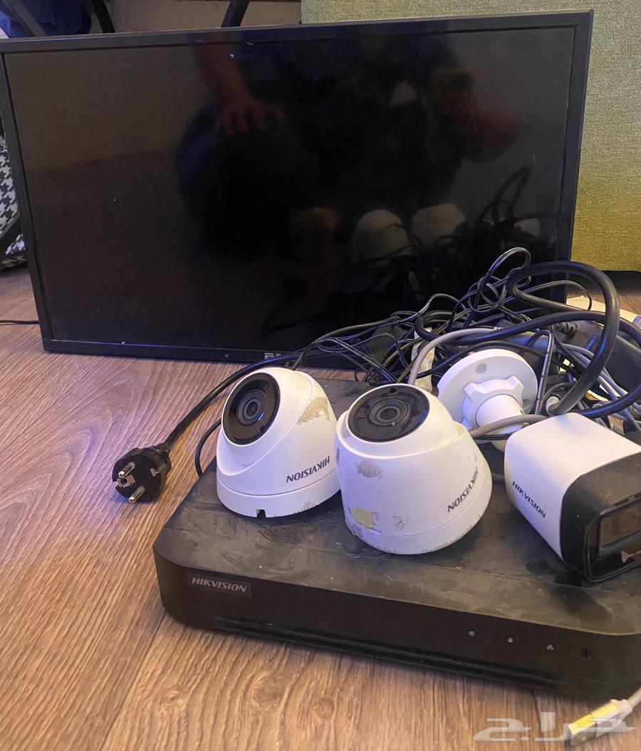 3 cameras, satellite receiver, TV screen64395853466242110