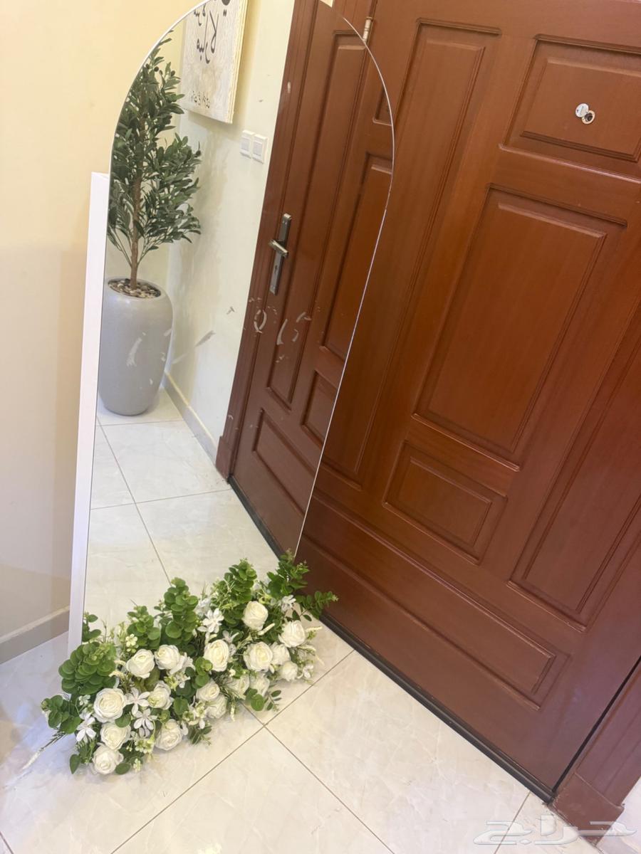 مرايا استقبال أنيقة مزو دة ببوكيه ورد64398953268993113