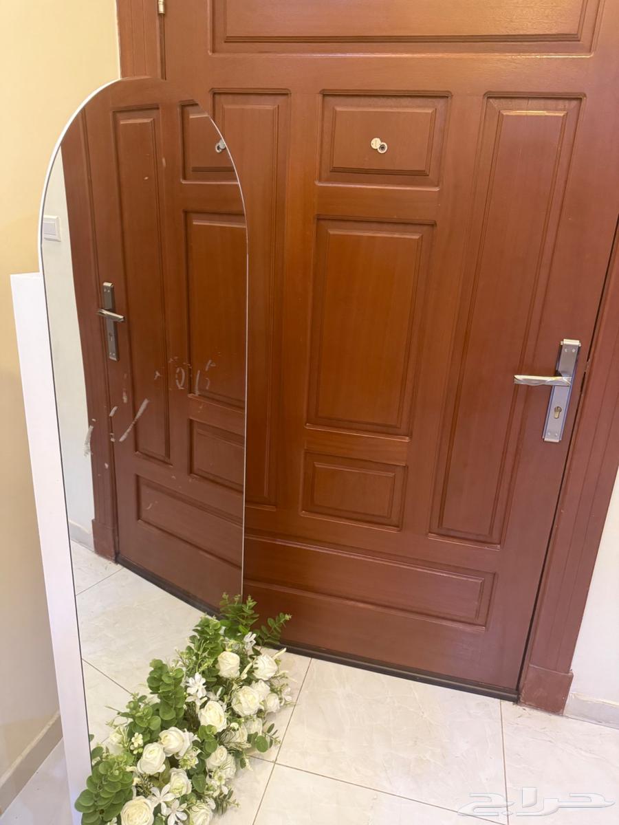 مرايا استقبال أنيقة مزو دة ببوكيه ورد64398953268993111