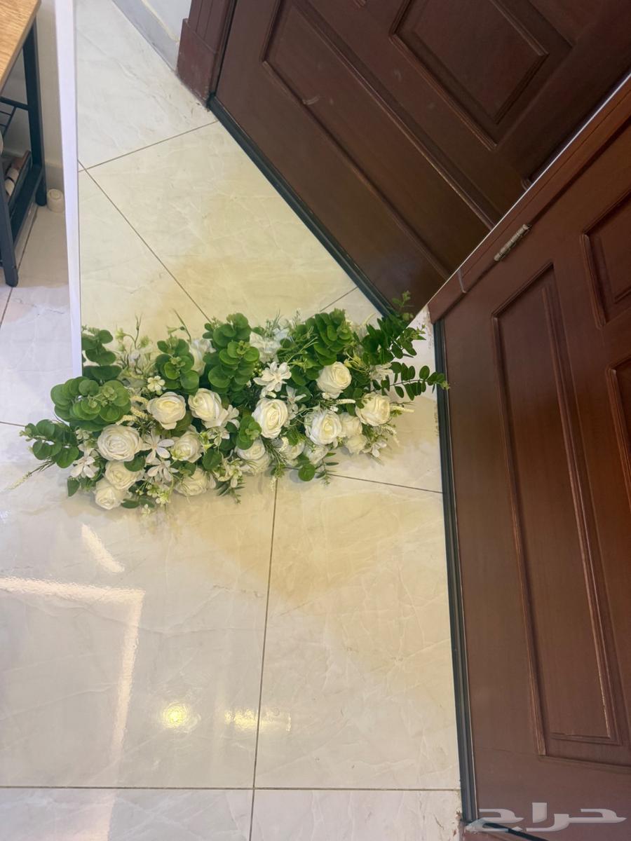 مرايا استقبال أنيقة مزو دة ببوكيه ورد64398953268993110