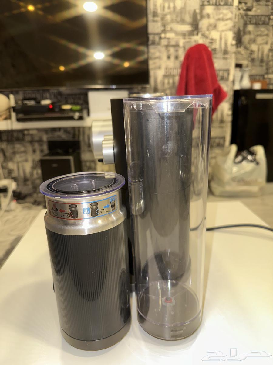 ماكينة القهوة نسبريسو استخدام قليل شبه جديدة64391324688770112