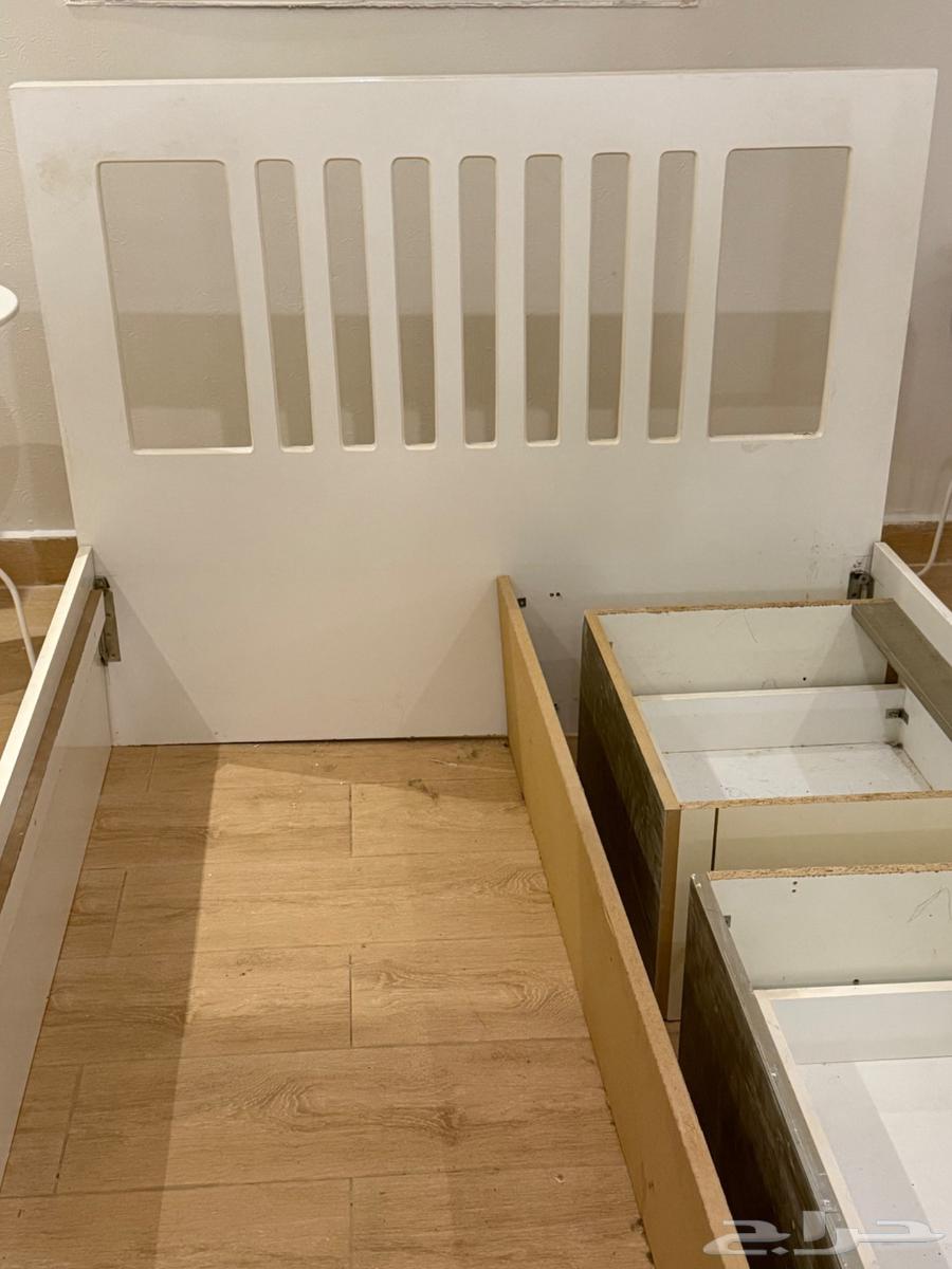 السرير مع الكمدينه64402022476546111