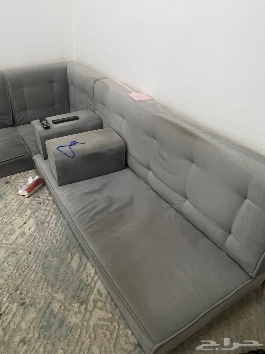 كنب جلسه ارضيه مع مكيف وشاشه64395615299842111