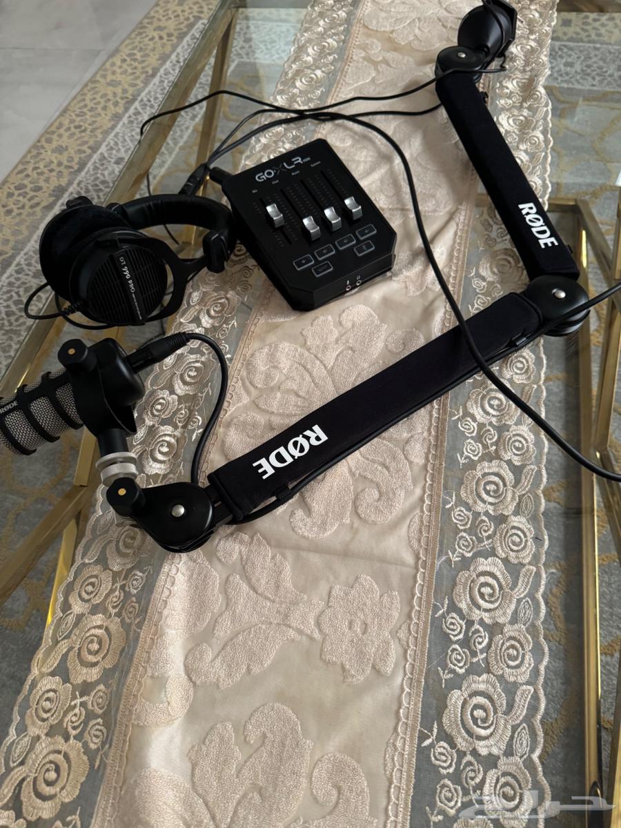 Mike Rod, GoXLR Splitter, and DT 990 PRO Headphones64396991427841110