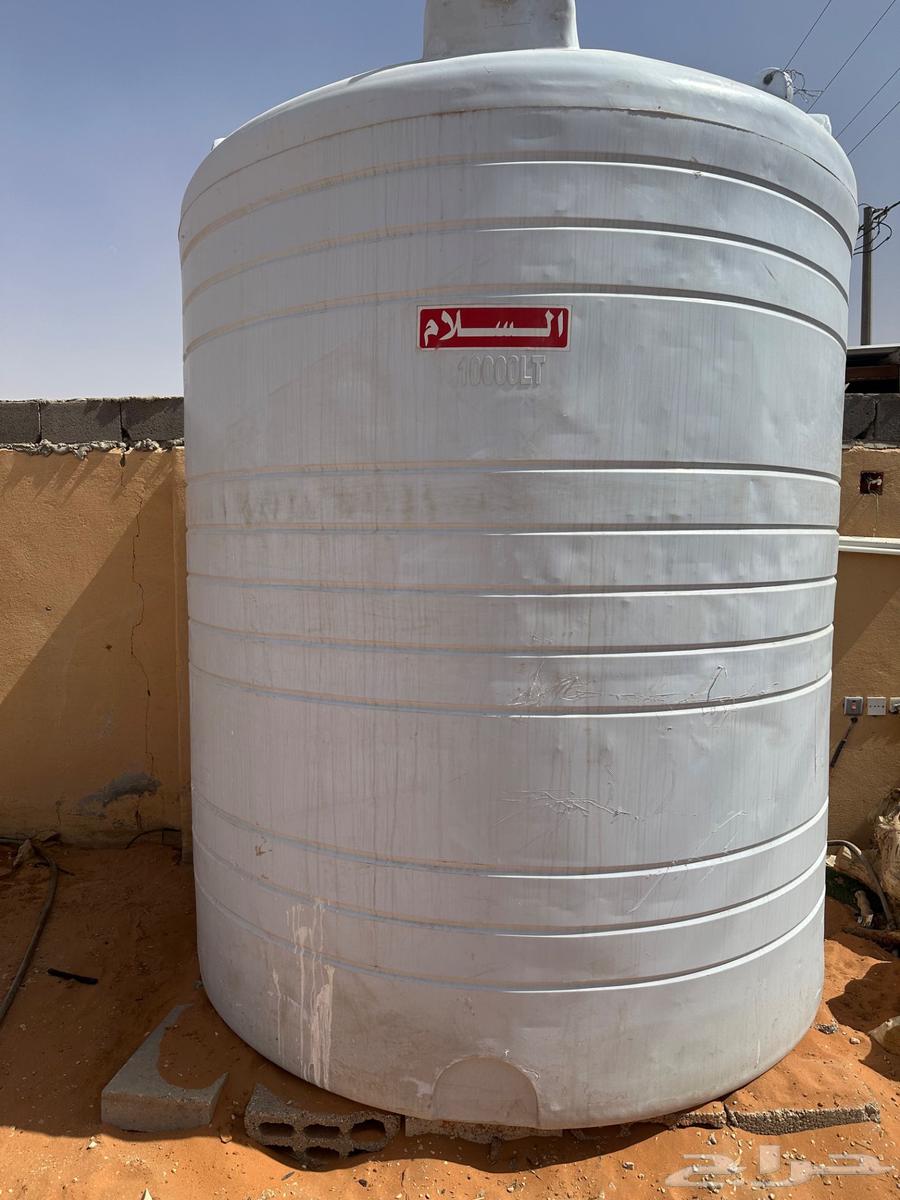 للبيع خزان ماء شبه جديد64398548370818111