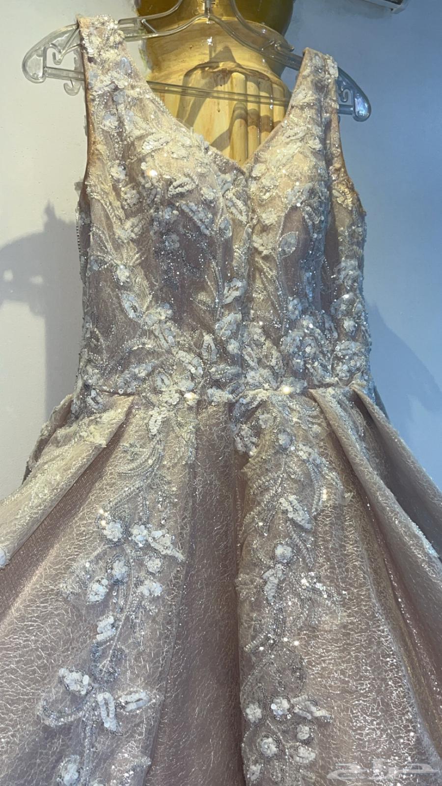 فستان فخم وناعم نافش64399759565698111