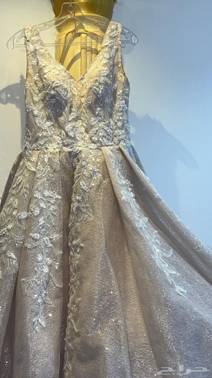 فستان فخم وناعم نافش64399759565698113