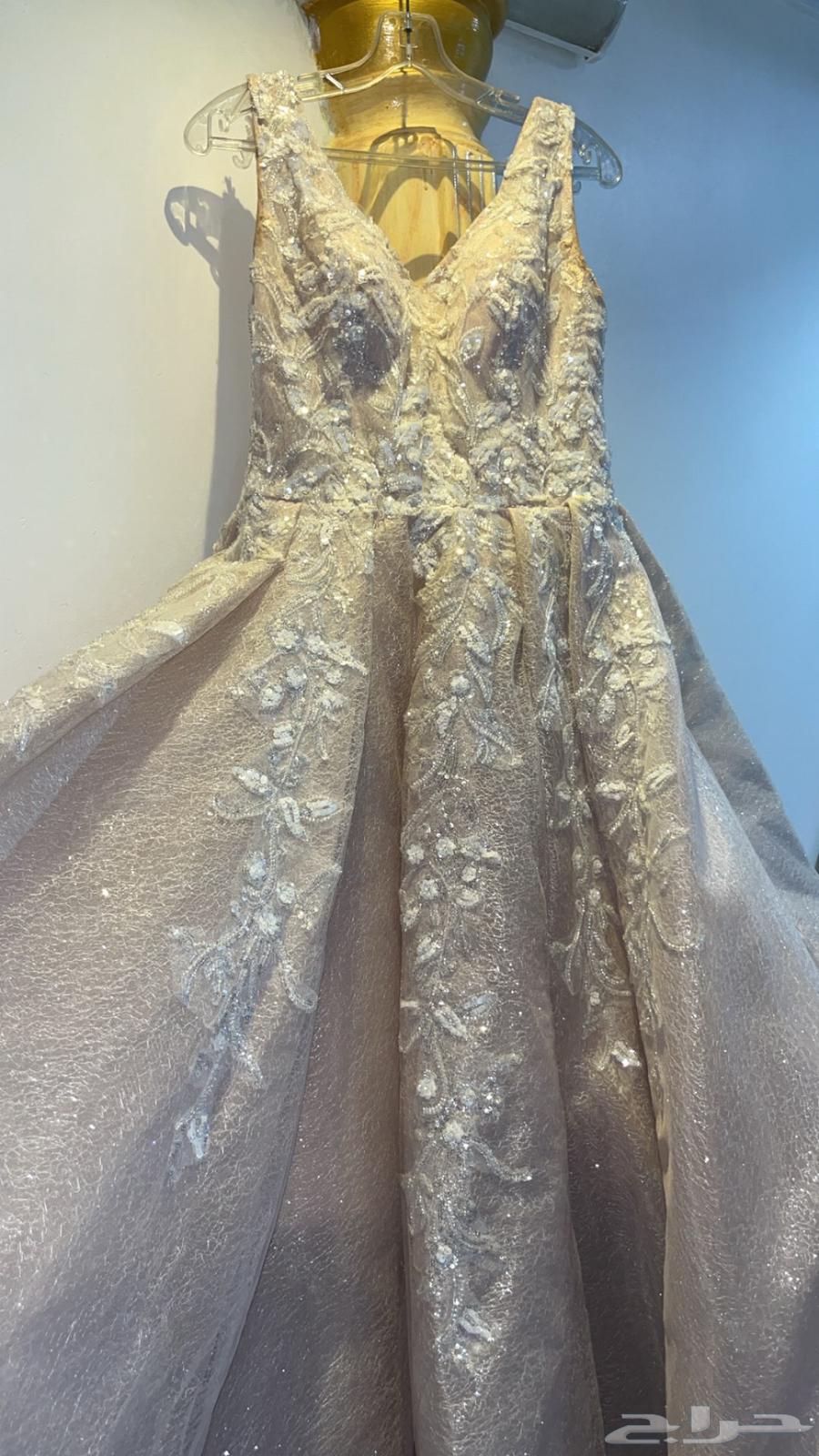 فستان فخم وناعم نافش64399759565698114