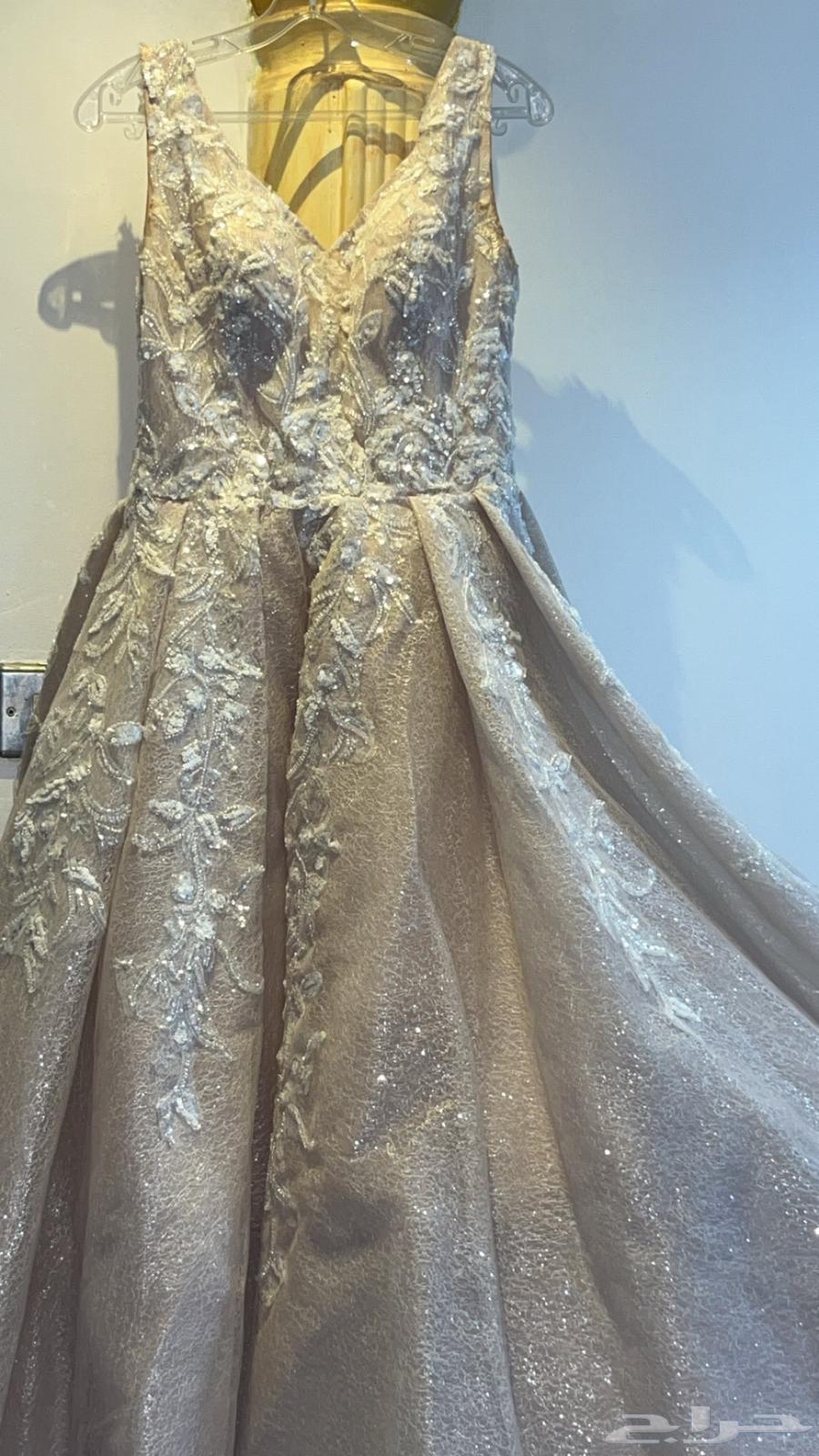 فستان فخم وناعم نافش64399759565698112