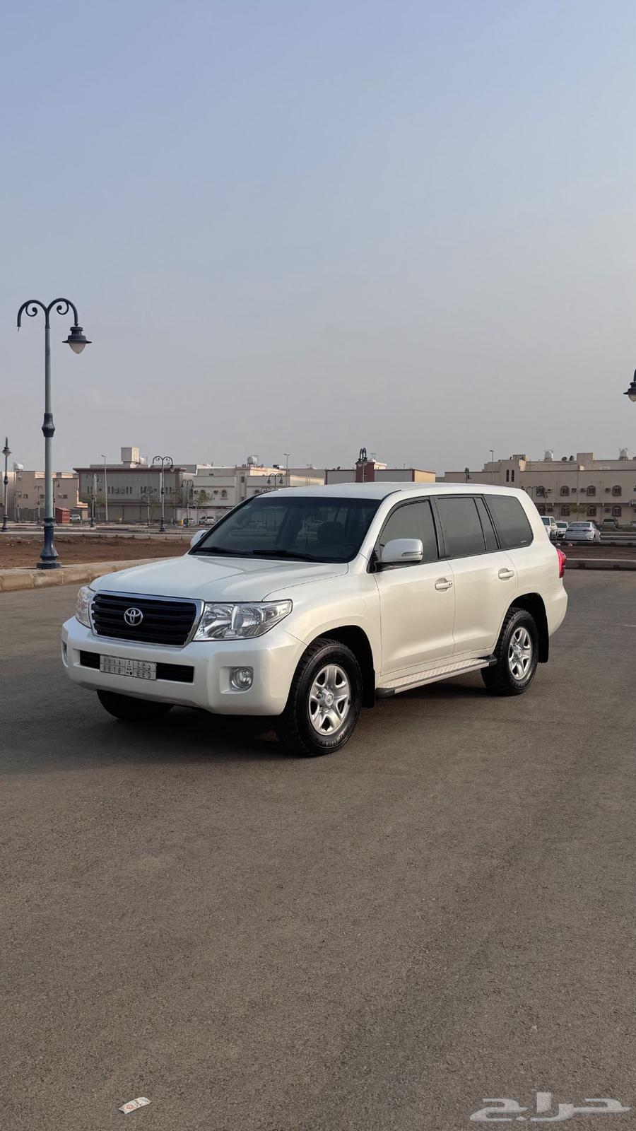 جيب لاندكروزر 2015 نضيف64545757690499110