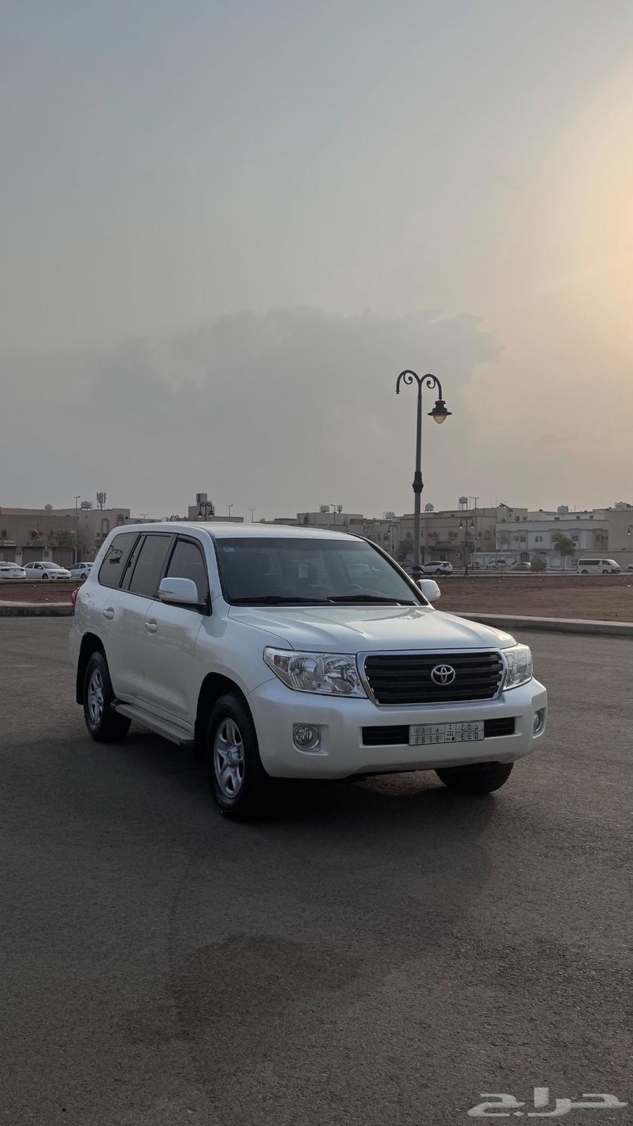 جيب لاندكروزر 2015 نضيف64545757690499112