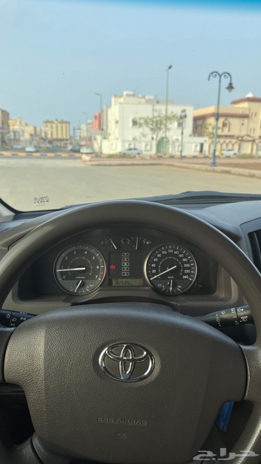 جيب لاندكروزر 2015 نضيف64545757690499114