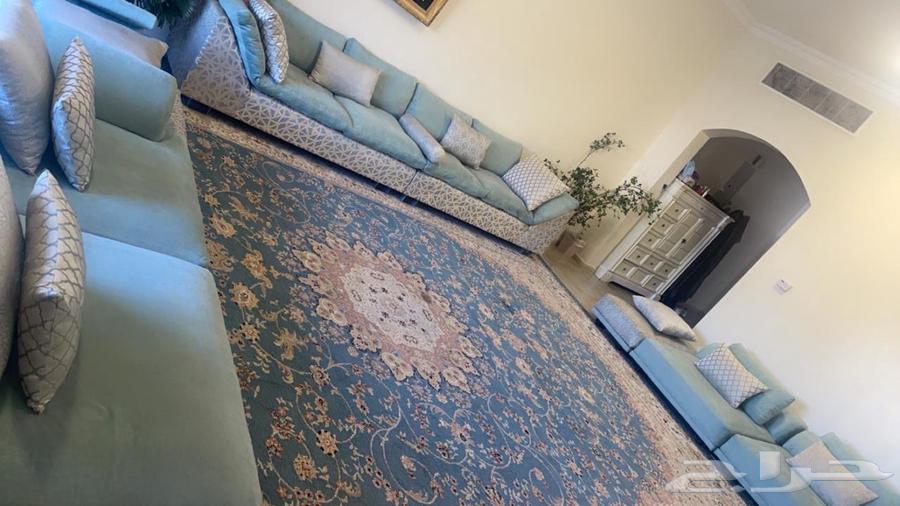 كنب شبه جديد وسجادة للبيع بالخبر64394331049089110