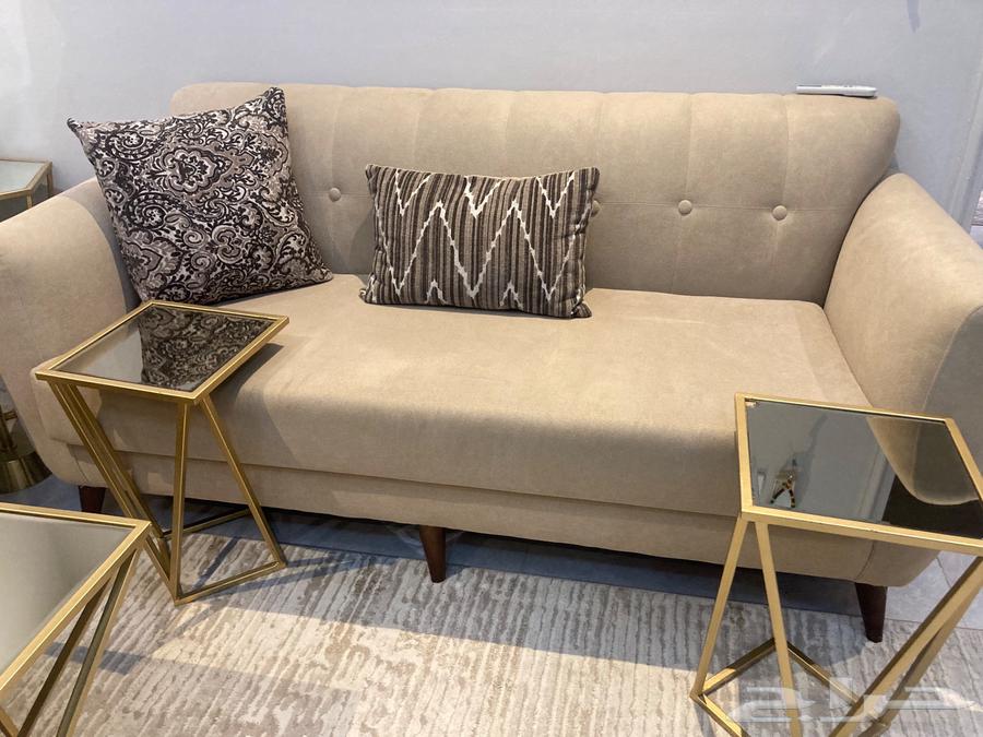 كنب نظيف مع طاولات بسعر مناسب64401119357441111