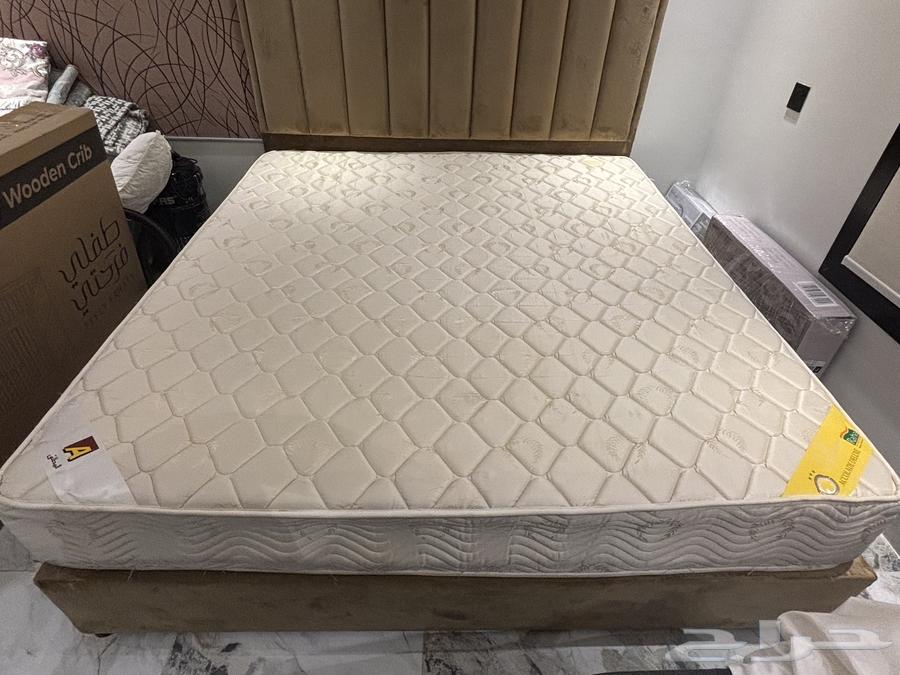 سرير كنج مع المرتبة64397547448963112