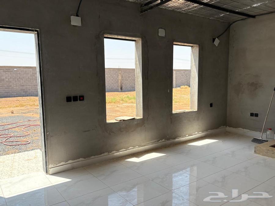 استراحة للبيع طريق المدينة كهرباء وماء واصل63613616394115114