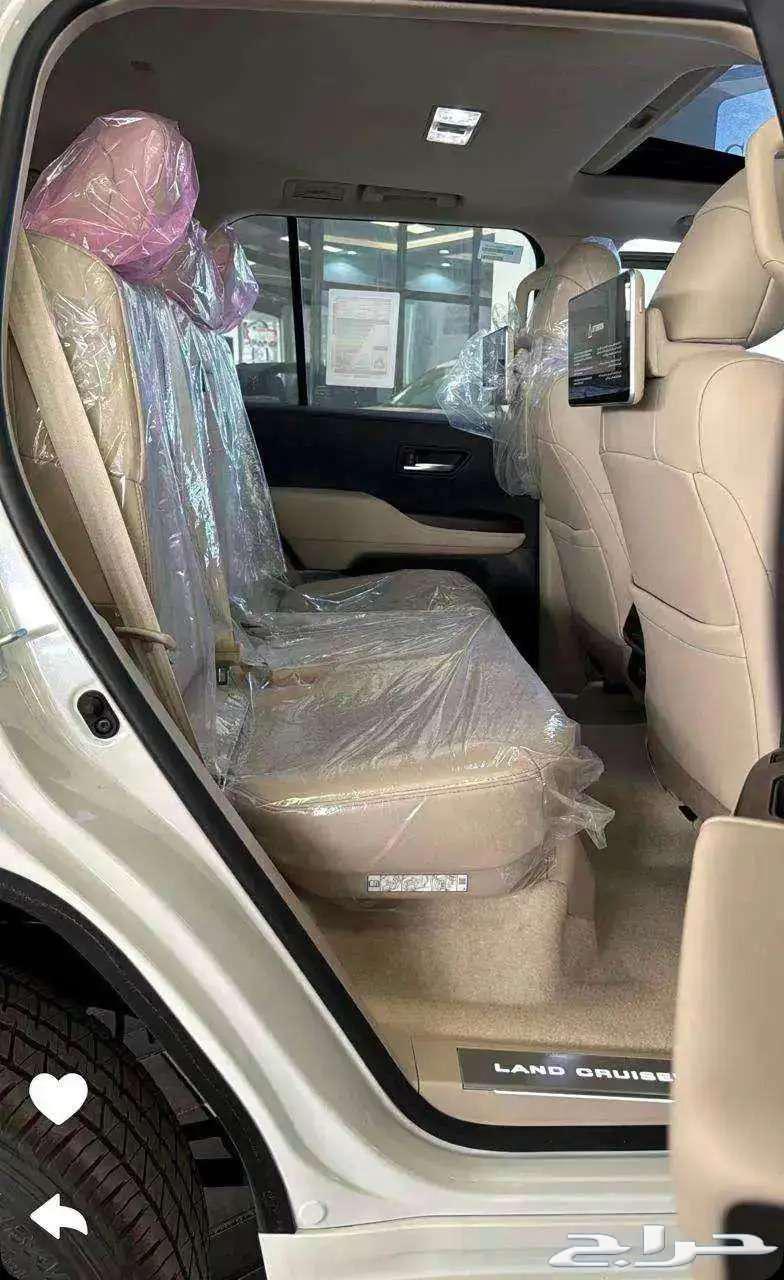 Toyota Land Cruiser GXR L4 White Saudi 2025 - 32700063618173519234113