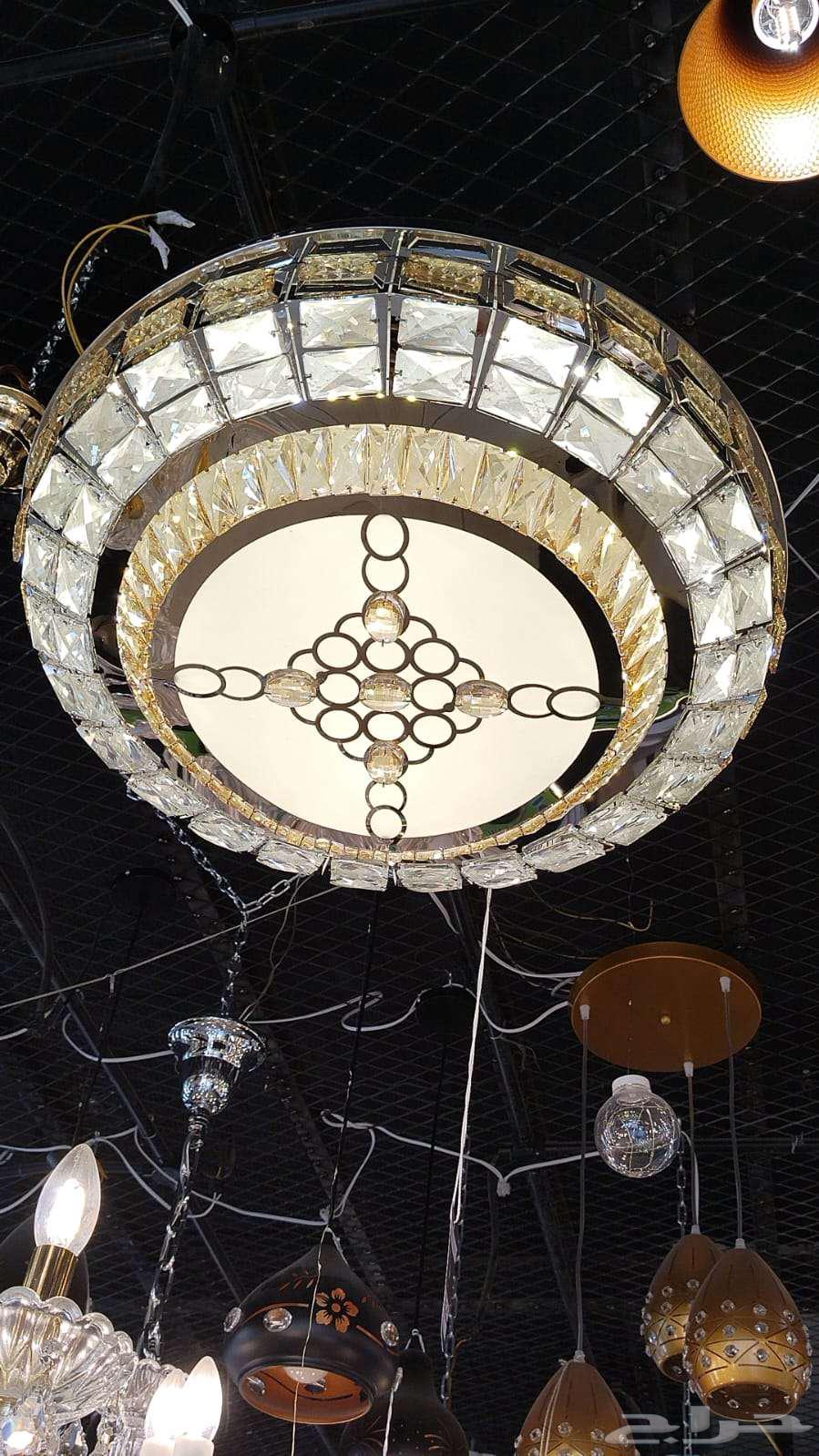 Modern round chandelier with three lights and modern designs.64409657590146110