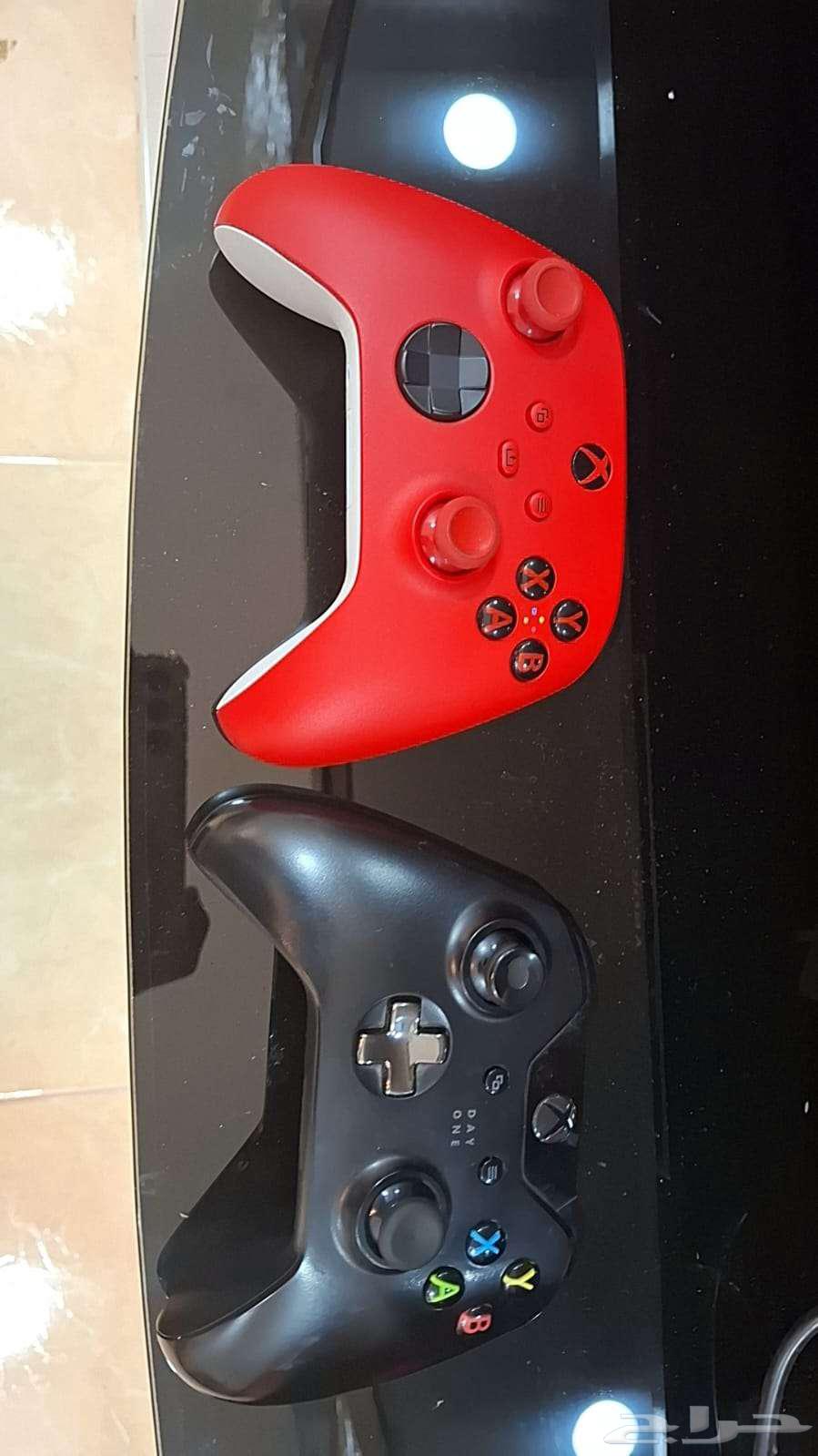 XBOX One with sensor and 2 controller63619465558658112
