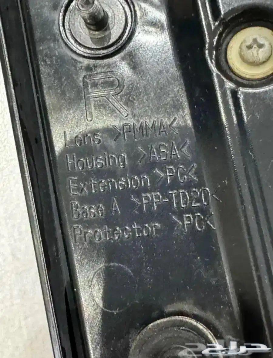 اسطب لكزس ES موديل 2013 - 2015 شنطة يمين أصلي سعودي64554202820355114