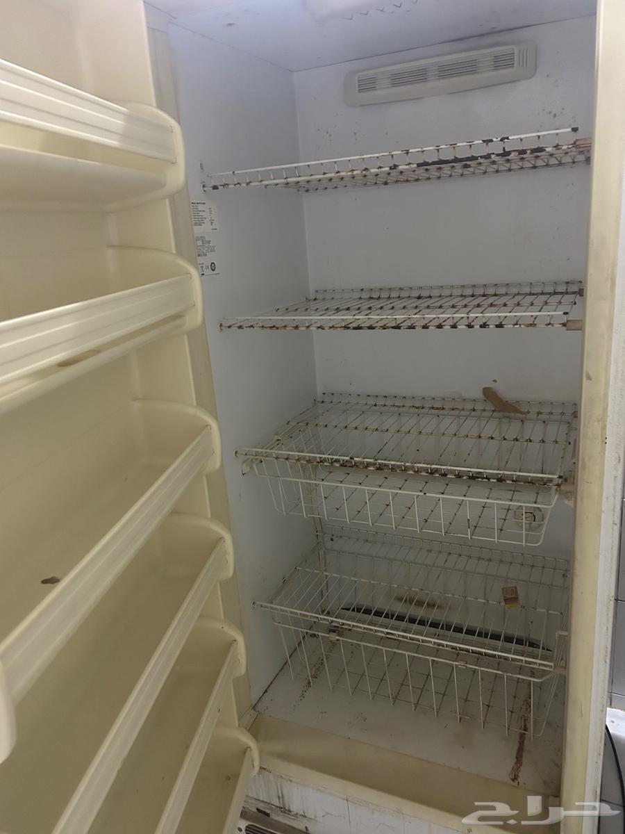 Furniture for sale, sofa and table64403315353347111