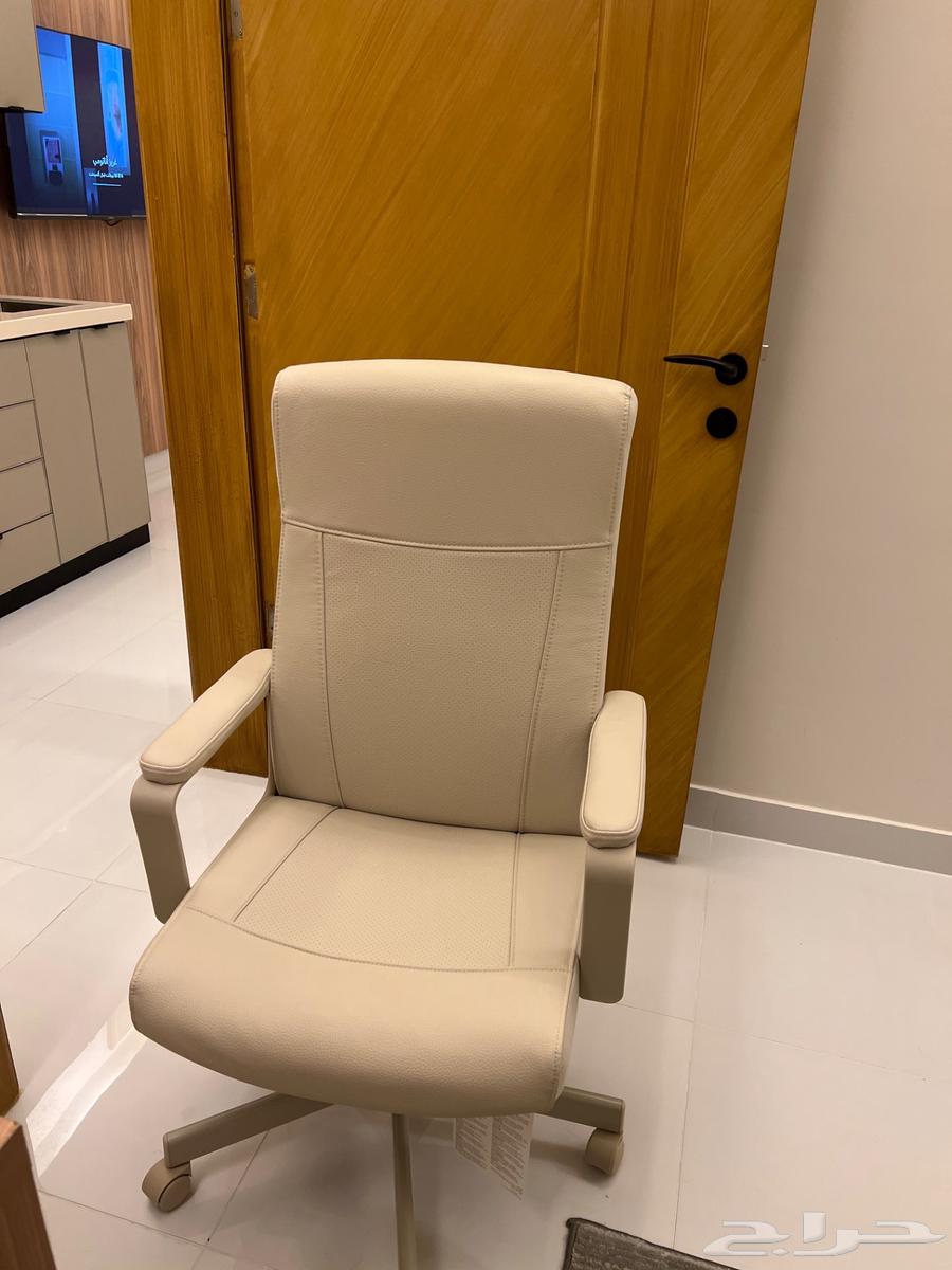 كرسي مكتب جديد من ايكيا64405180965121110