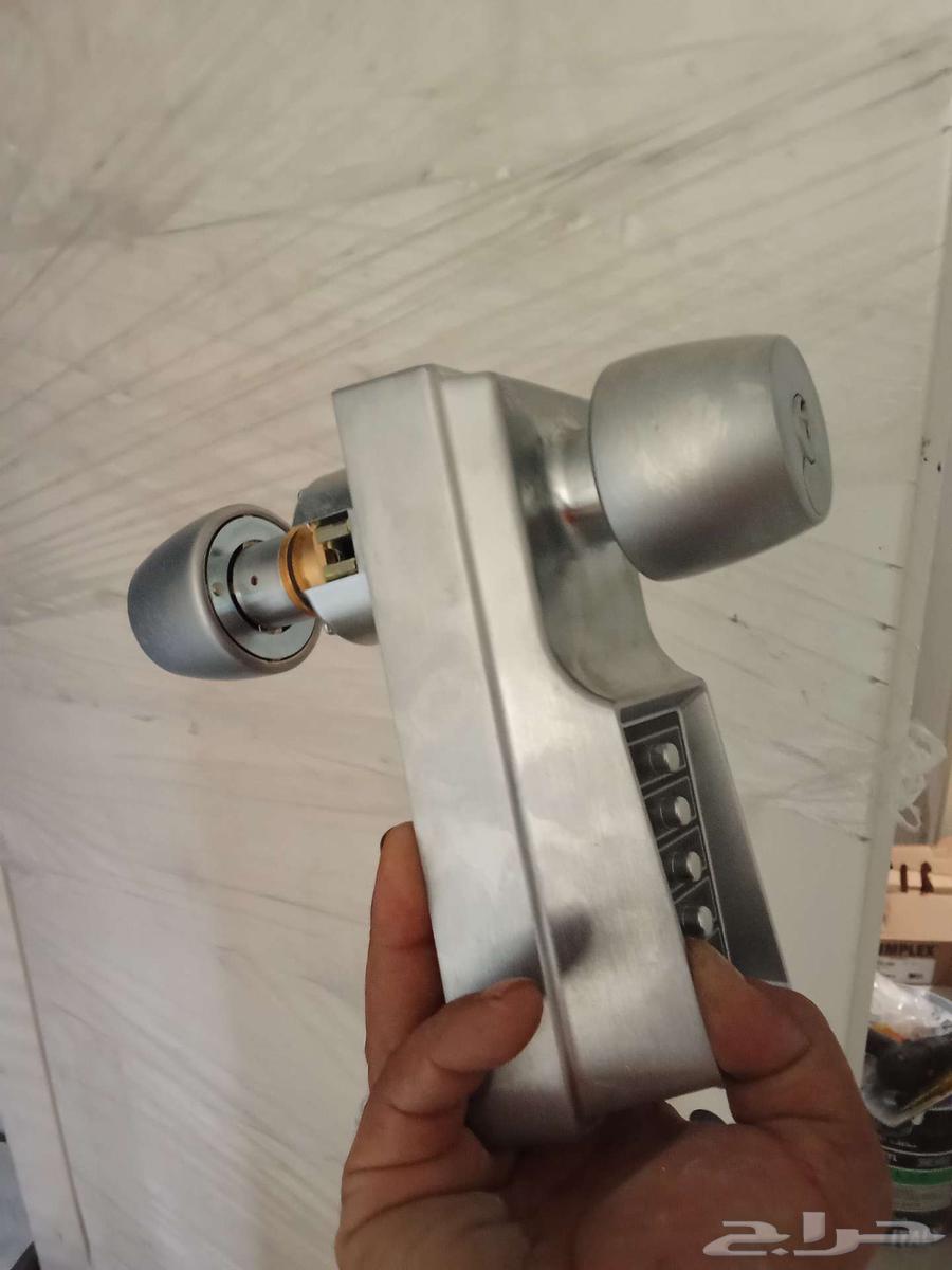 Quailen Installation in Al-Madinah Al-Munawwarah Door Frame Installation63617928576130114