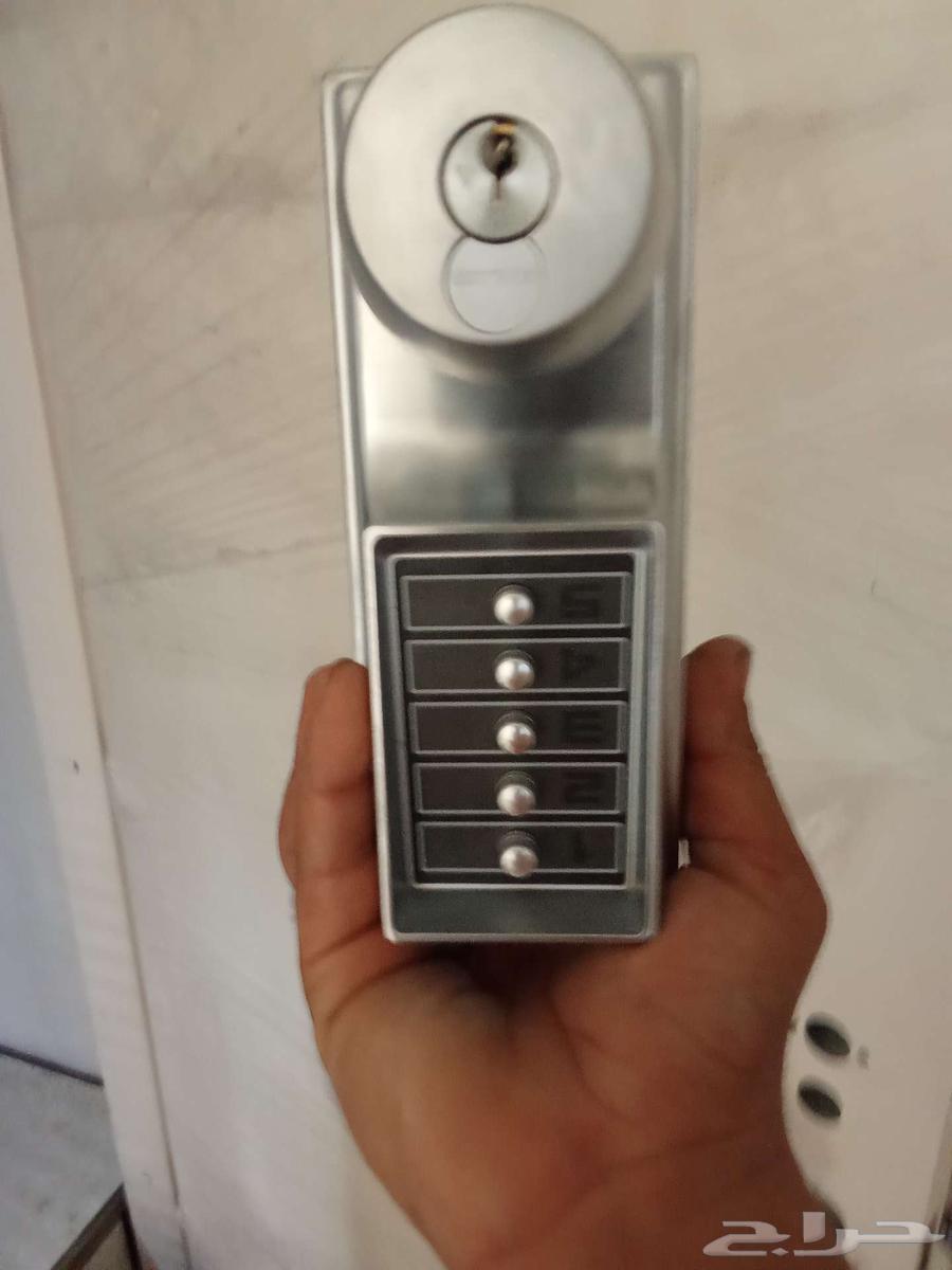 Quailen Installation in Al-Madinah Al-Munawwarah Door Frame Installation63617928576130113