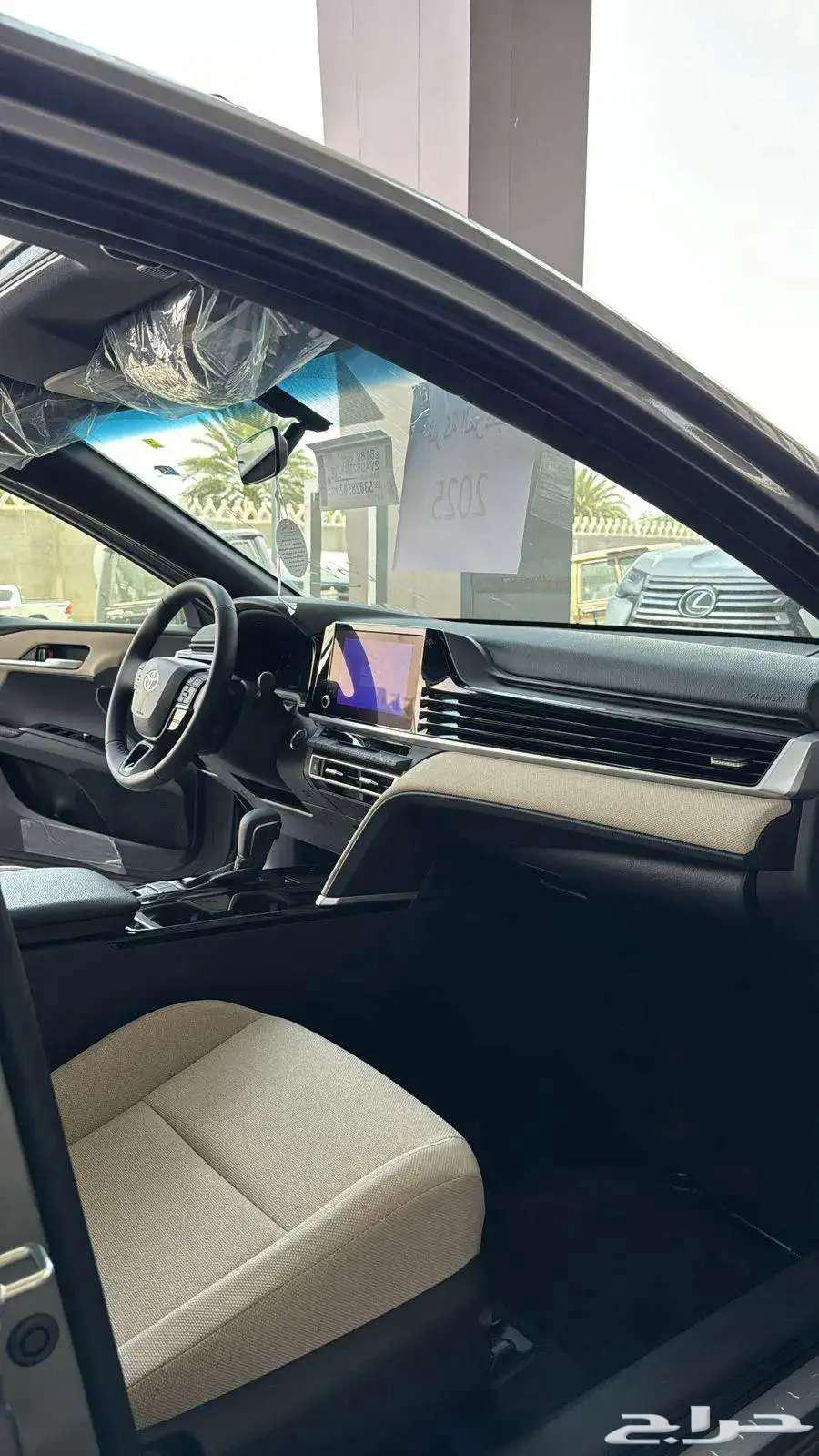 تويوتا كامري فئةLEهايبردفتحة بنوراما سعودي2025-12300064556931052290113