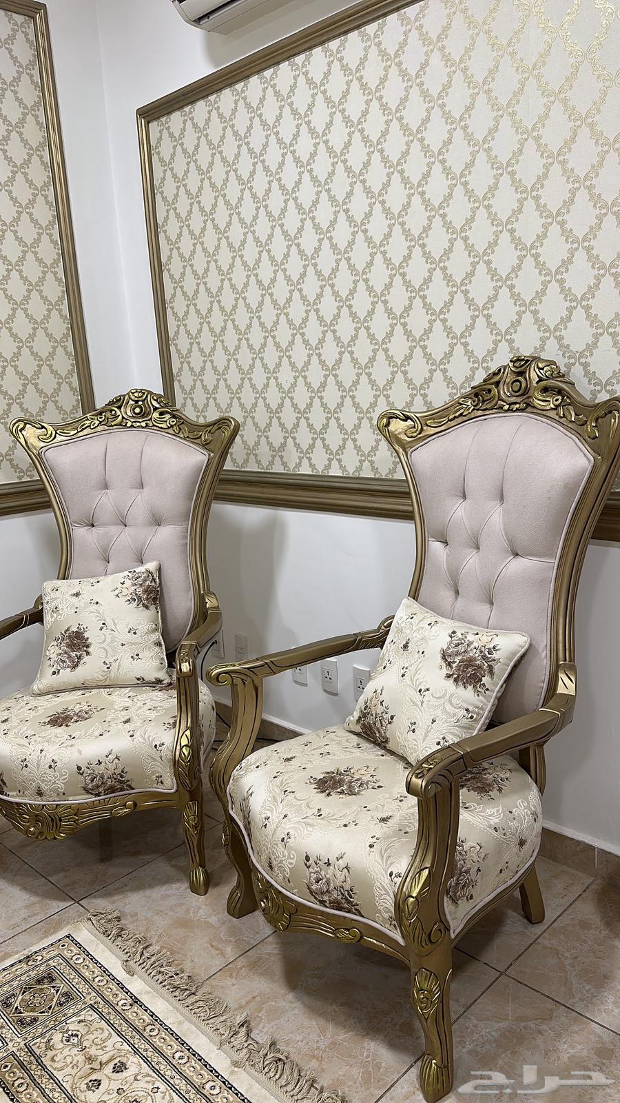 Sofa and table64404167212545112