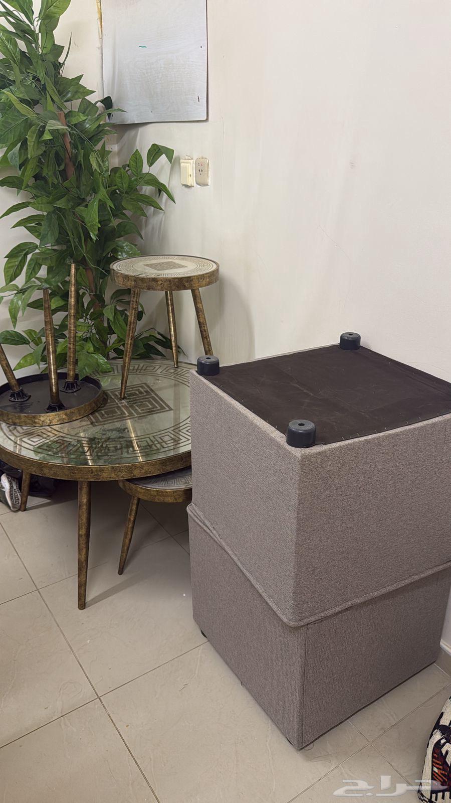 Sofas and tables for sale64405403365634112