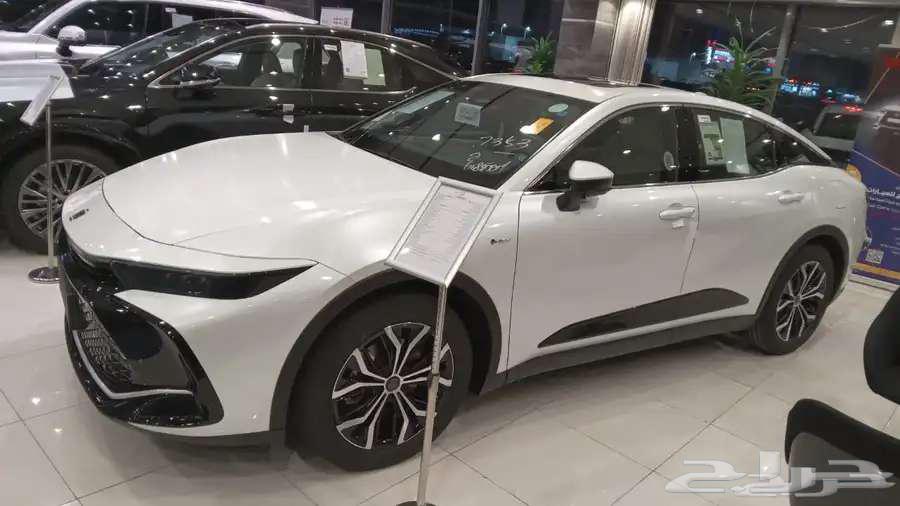 كراون بريميوم ابيض سعودي 2025 ب 15700064555545856514110