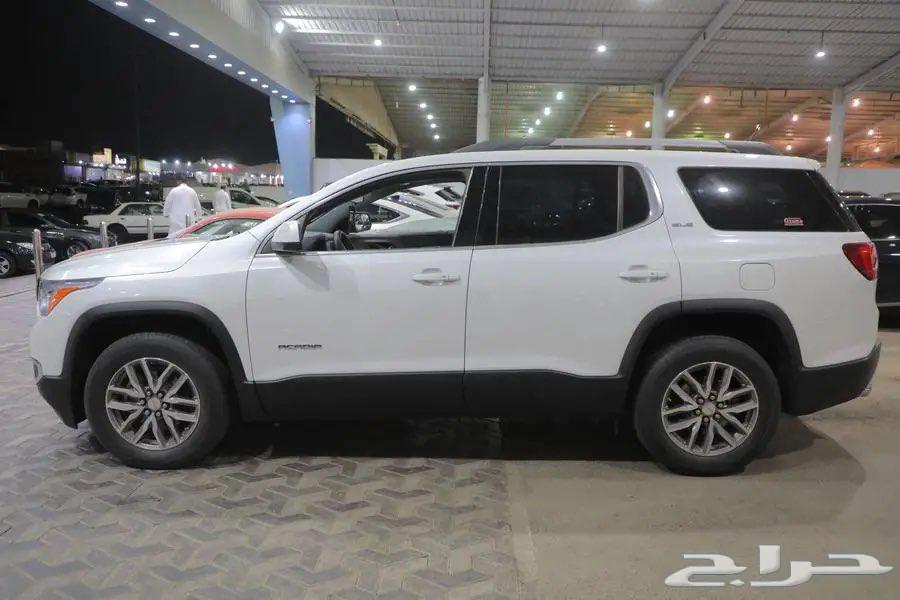 GMC Acadia SLE Standard 6-cylinder model 201963618257819267113